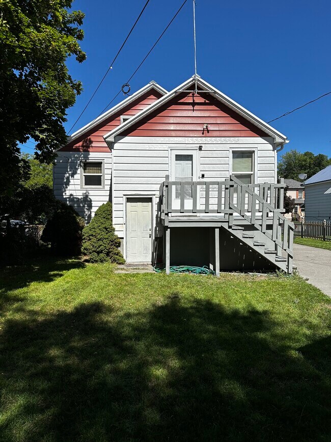 Building Photo - 214 E 21st St