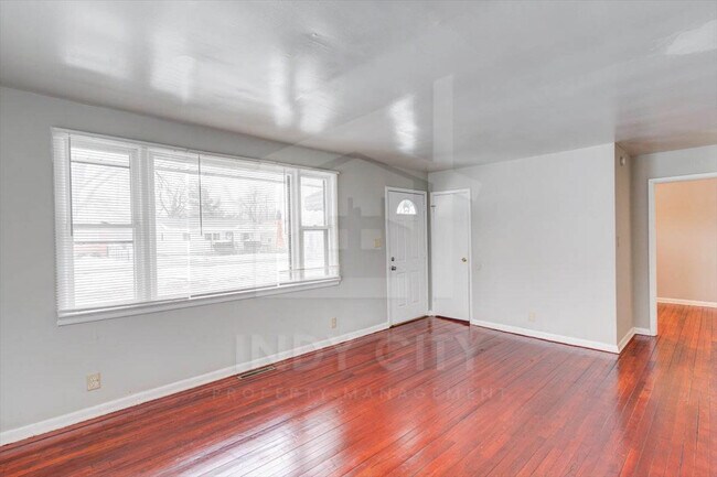 Foto del edificio - 2434 E Bradbury Ave