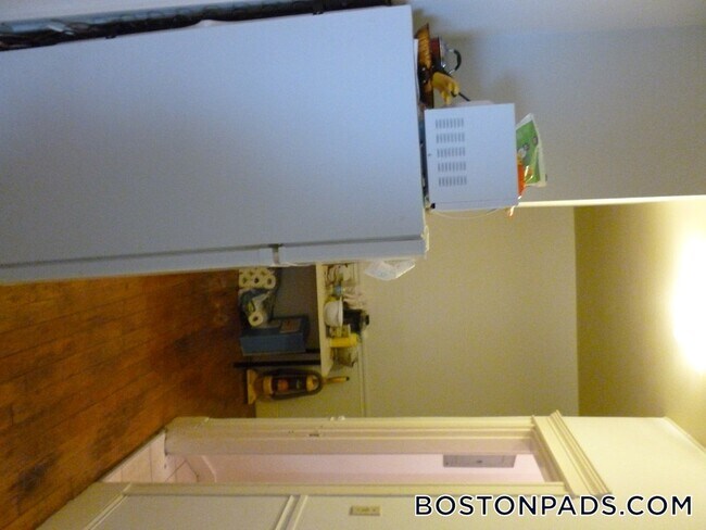 Foto del edificio - 46 Westland Ave