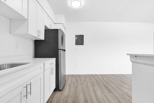 Building Photo - 12085 W Dixie Hwy