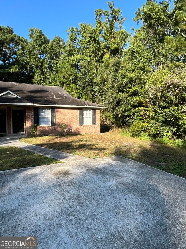 Building Photo - 300 Admiral's Walk Dr
