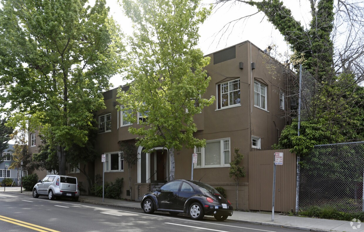 Building Photo - 6391-6397 Dana St