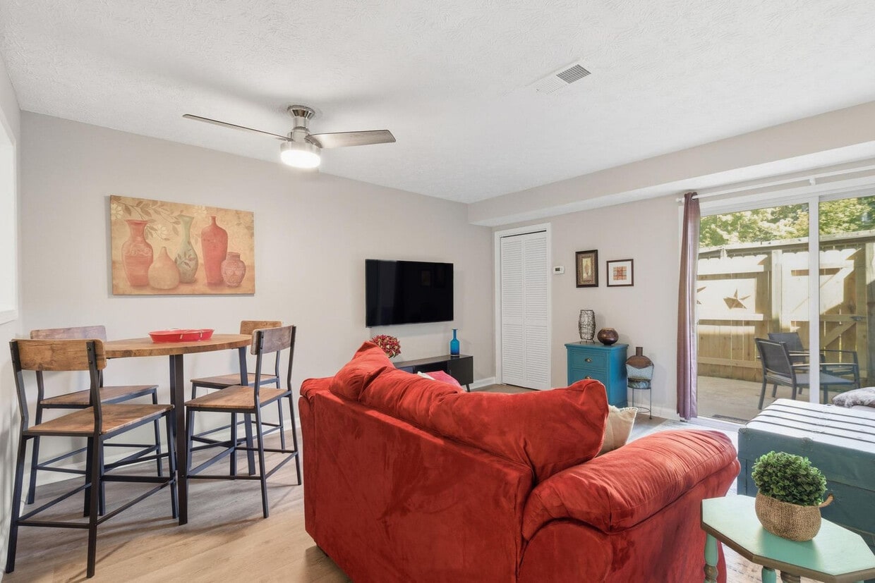 Primary Photo - 1108 S Barnett Shoals Rd