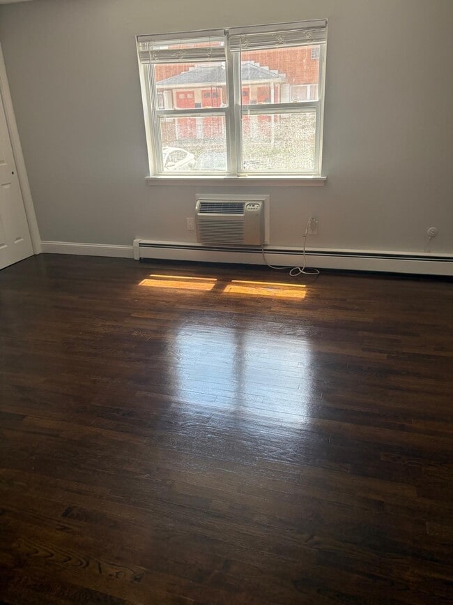 Building Photo - 400 Midland Ave