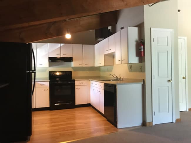 Building Photo - 32 Hoit Mill Rd