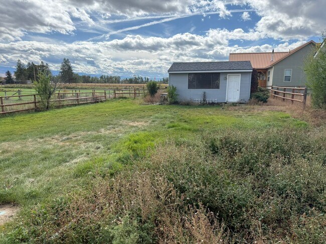 Foto del edificio - 3 bed 2.5 bath Victor home with pasture.