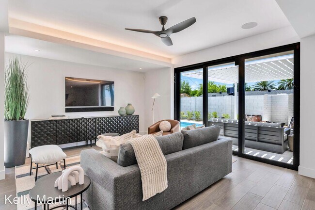 Foto del edificio - 4 br, 3.5 bath House - 1325 E Pomelo Grove LN