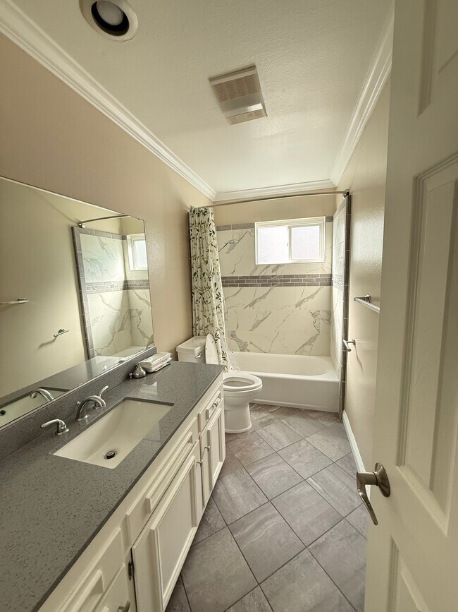 Baño - 4104 Emerald St