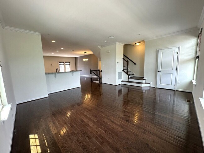 Foto del edificio - Three-Floor End Unit Townhome in Frederick