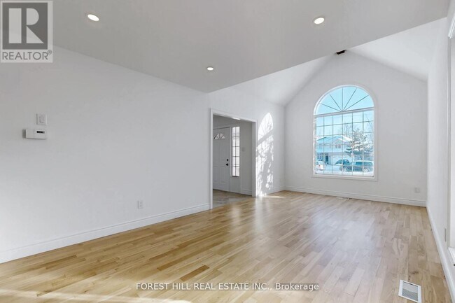 Photo du bâtiment - 683 Willow Rd