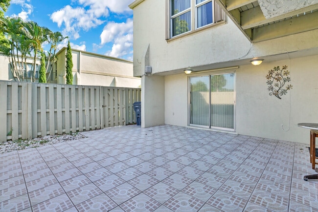 Building Photo - 12087 Regal Ct W