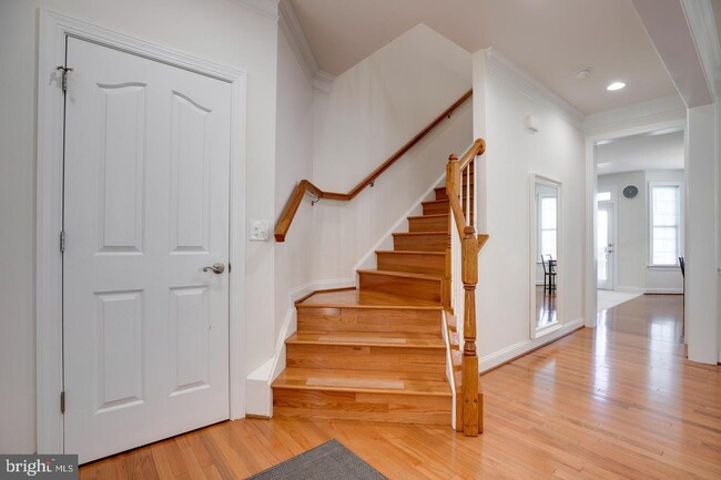 Building Photo - 7145 Degroff Ct