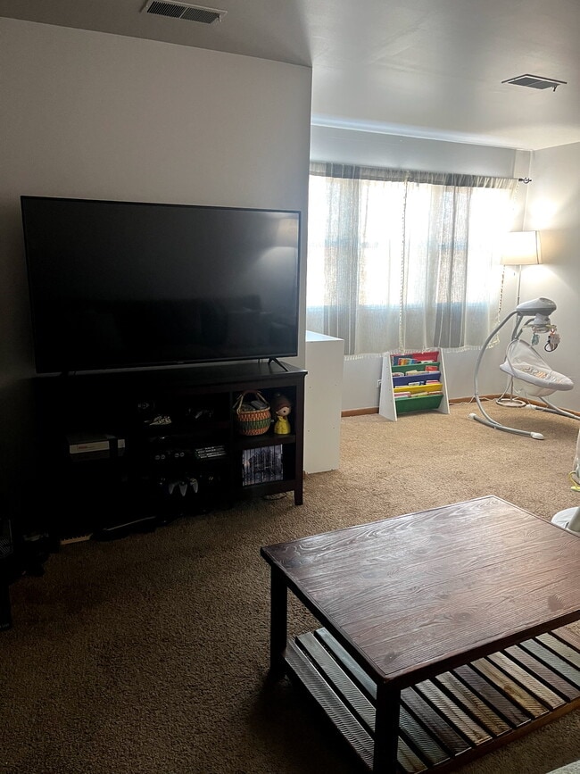 Building Photo - 903 E Ardyce Ln