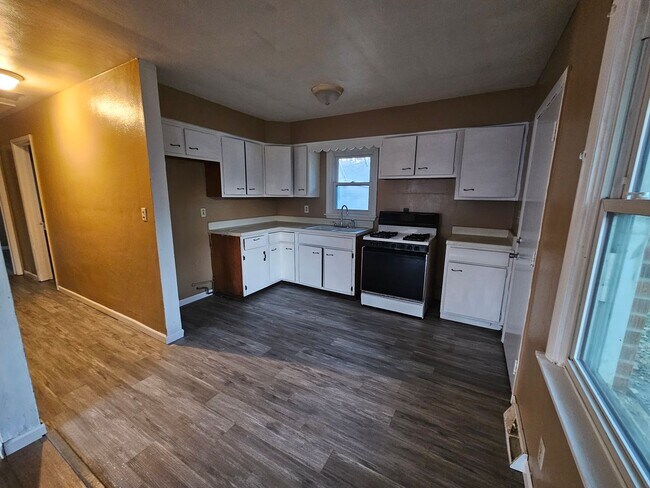 Building Photo - 3032 West Malone Street