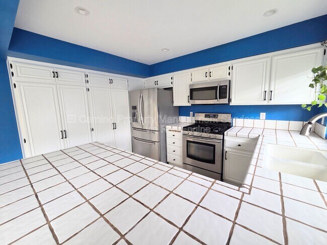 Foto del edificio - 8901 Serapis Ave