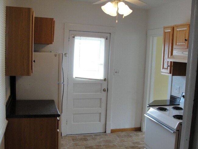 Foto del edificio - Duluth, MN - 3 bedroom - 1 bathroom - Sing...