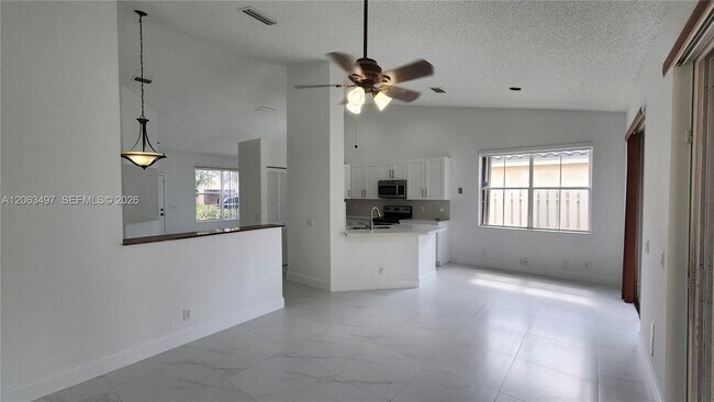 Building Photo - 924 Falling Water Rd