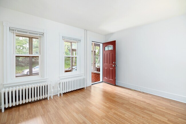 Habitación del frente - 724 Woodlawn Ave