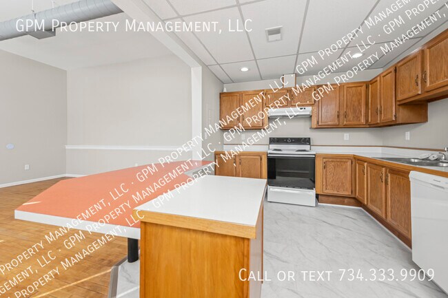 Building Photo - 412 Grand River Ave