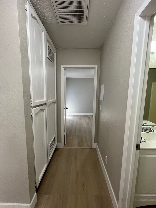 Foto del edificio - 20460 Rimrock Rd E