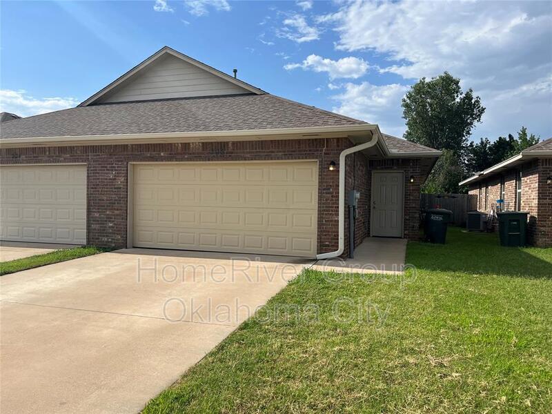 Primary Photo - 206 Ashley Dr