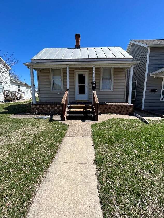 Primary Photo - Three Bedroom Home Near Gundersen