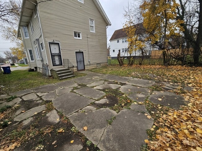 Building Photo - 2032 W 98th St