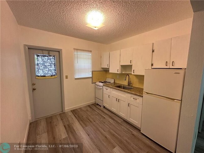 Foto del edificio - 3208 NE 5th Ct