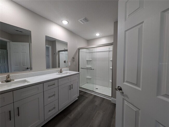 Foto del edificio - 1221 Vanderway Ln