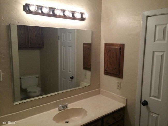 Foto del edificio - 2 br, 1 bath Duplex - 410 Woodridge Cir B