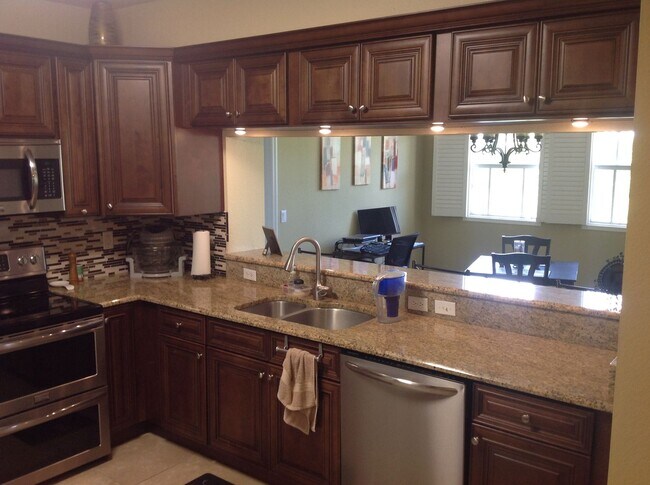 Foto del edificio - 2 BR 2 full baths and 1 half bath condo wi...