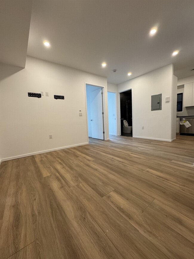 Building Photo - 206 Harrison Ave