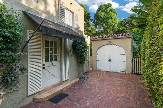 Foto del edificio - 936 Sorolla Ave