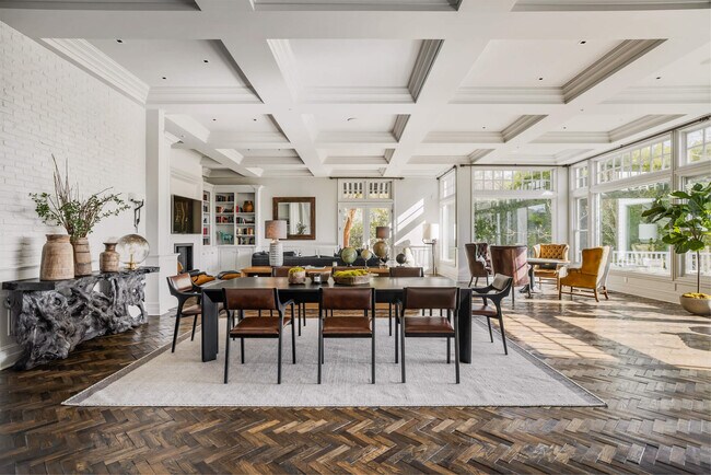 Building Photo - 9779 Oak Pass Rd