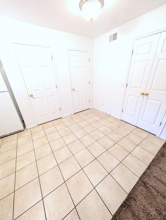 Building Photo - 370 E 1420 S