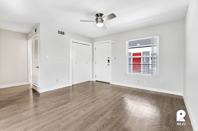 Foto del edificio - 5005 Manor Rd