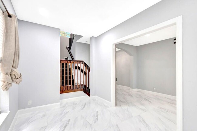 Building Photo - 6463 Paradise Cv