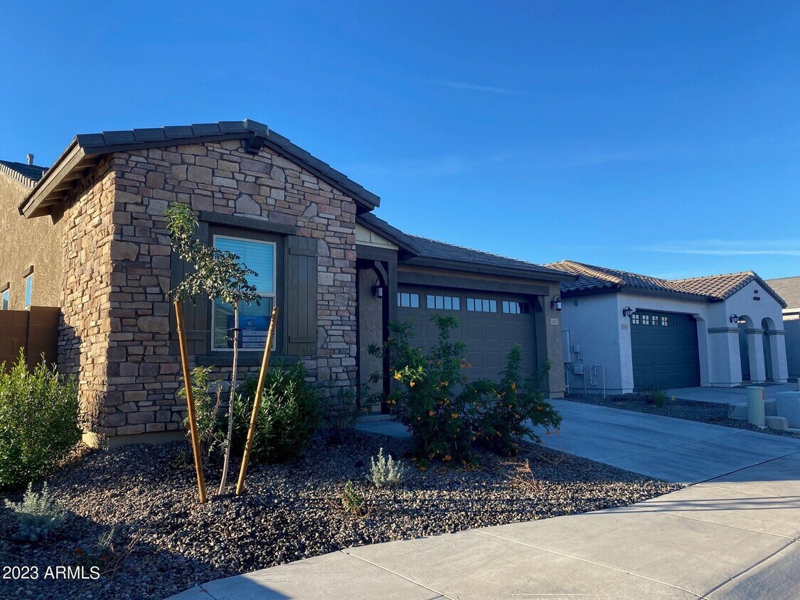 Primary Photo - 1651 W Paseo Way
