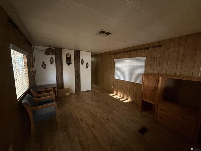 Building Photo - 9384 E Ranch Dr