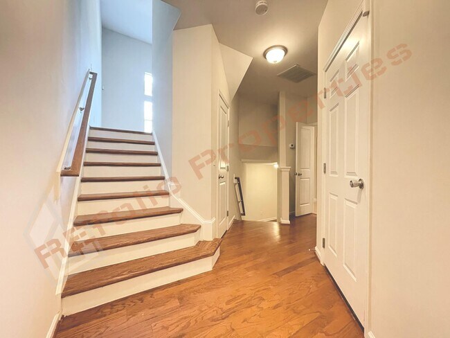 Building Photo - No Carpet! Beautiful 3-Story Townhome with...
