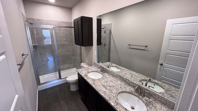 Building Photo - Welcome home 3/2 ready to move in!