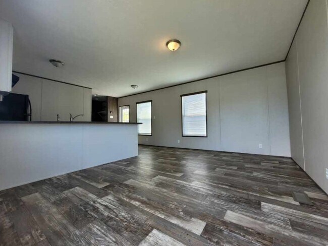 Building Photo - 2218 Cardinal Dr
