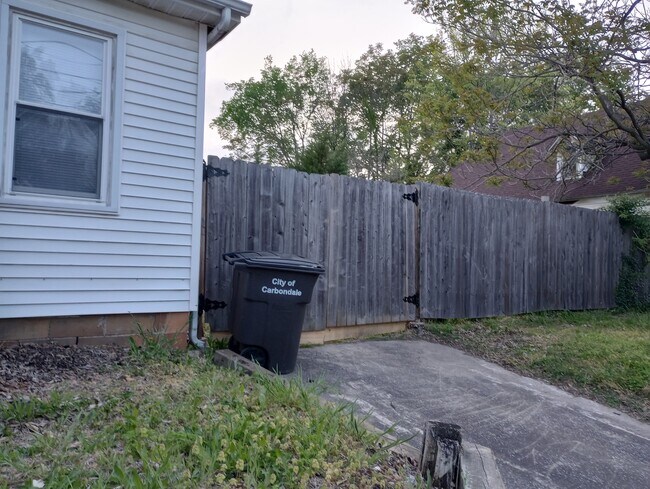 Building Photo - 302 N Washington St