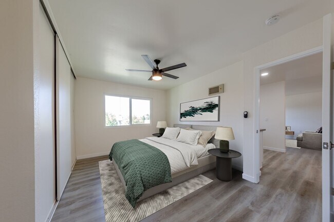 Foto del edificio - COMING in DECEMBER - Newly remodeled first...