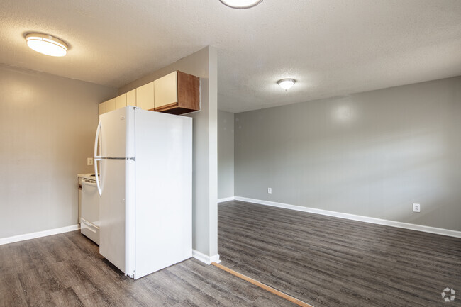 1BR, 1BA - 627SF - Kitchen - A2(ARK-1) Midtown Manor