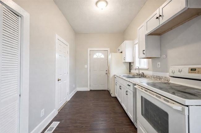 Photo - 19 S Tuxedo St House