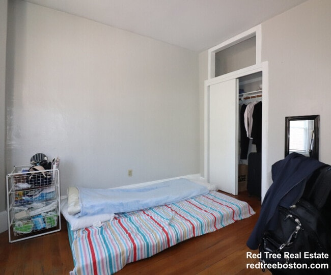 Building Photo - 468 Park Dr