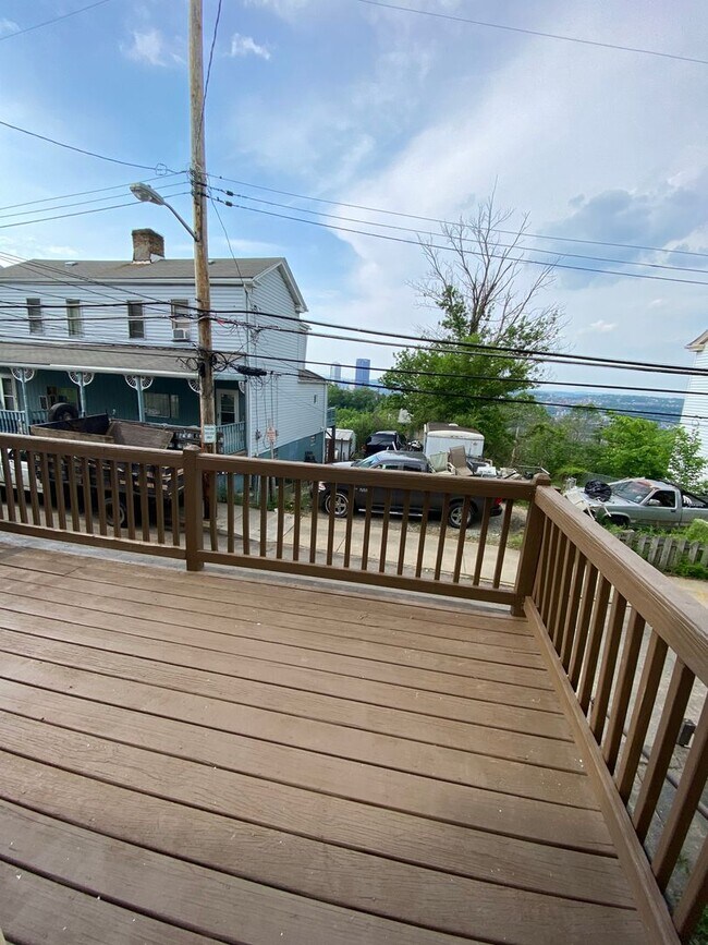 Foto del edificio - Available MAY 2026 - Updated 3 Bed, 2 Bath Home w/ Open Living & Outdoor Space!