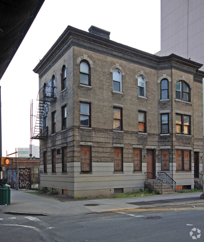 Foto del edificio - 23-01-23-07 44th Ave