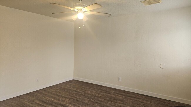 Foto del edificio - 3445 E Terrace Ave